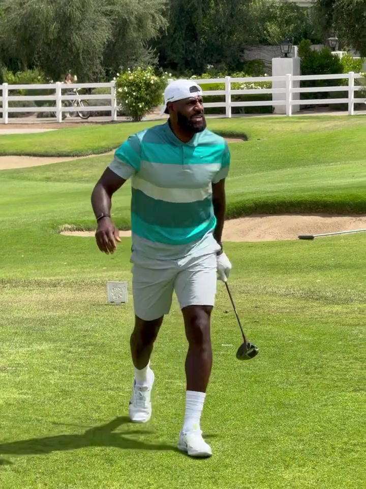 乐福更新度假动态：詹姆斯打高尔夫 挥杆后兴奋大喊🏌🏾
