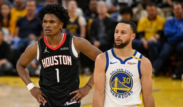 体育社区-37岁库里的英雄之夜！火箭包夹+手臂挂彩拦不住他