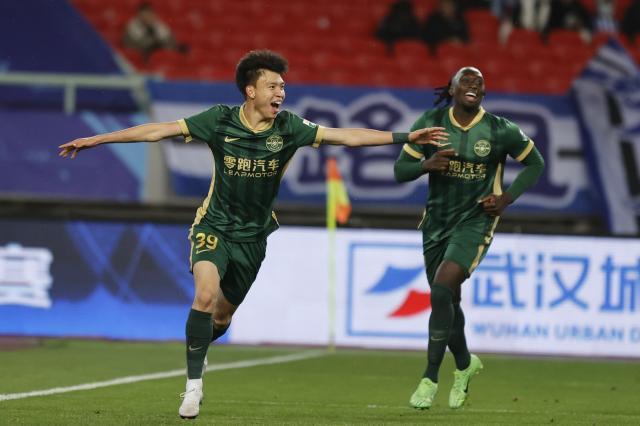 体育分析-【中超】布彭扎2球王钰栋破门后伤退 三镇0比4浙江