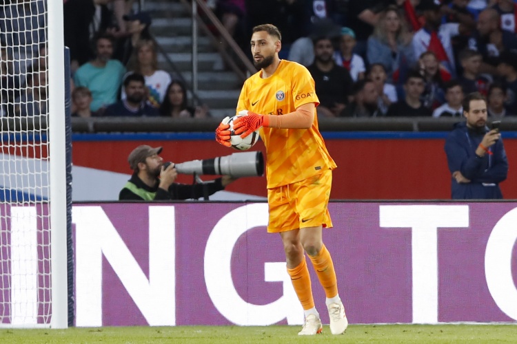 罗马诺：曼联只是知晓多纳鲁马的情况，并没有任何要签下他的动作